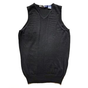 Central Park West 100% Cashmere V-Neck Sleeveless Tank | Black | Medium